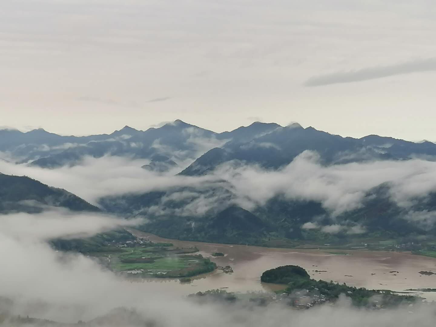 道县:宜山岭山中云雾缭绕,宛若仙境