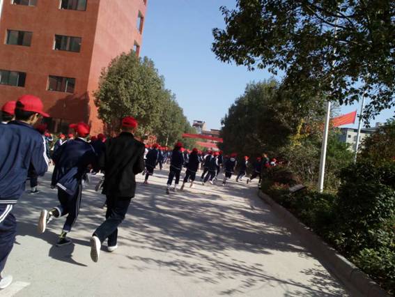 道县绍基学校开展防空试鸣暨紧急疏散演练活动