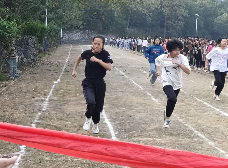 清塘中学第38届田径运动会顺利闭幕