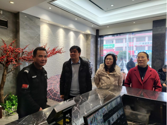 刘忠华带队开展春节前消防安全检查